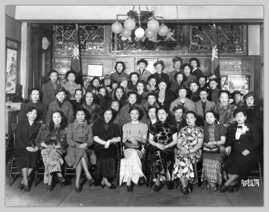 Photo portrait of a group of Chinese women in black and white